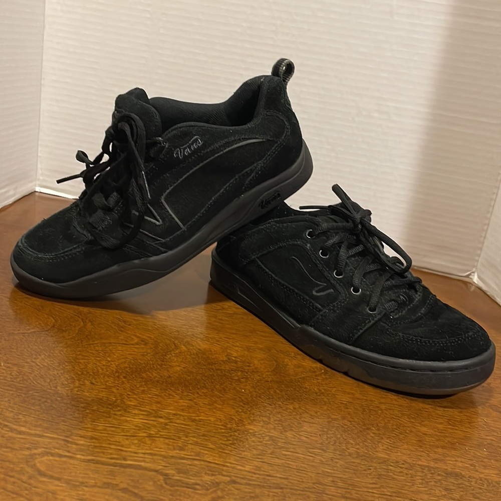 Early 2000s non matching same size Hudson Hera black vans womens size 7